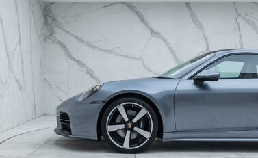 Porsche 911 Carrera (992.2) 38
