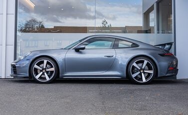 Porsche 911 Carrera (992.2) 3