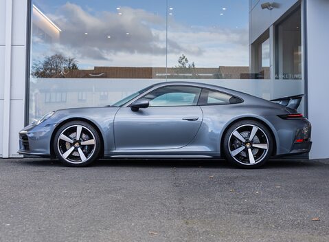Porsche 911 Carrera (992.2) 3