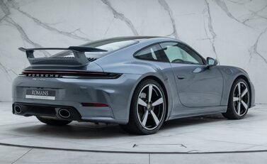 Porsche 911 Carrera (992.2) 6