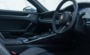 Porsche 911 Carrera (992.2) 13