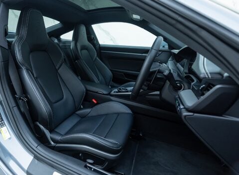 Porsche 911 Carrera (992.2) 15