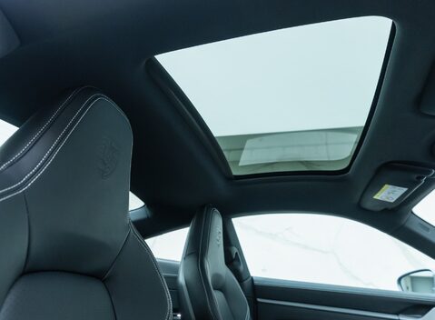 Porsche 911 Carrera (992.2) 17