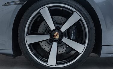 Porsche 911 Carrera (992.2) 28