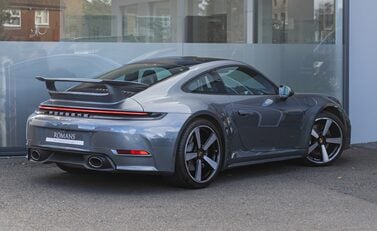 Porsche 911 Carrera (992.2) 4