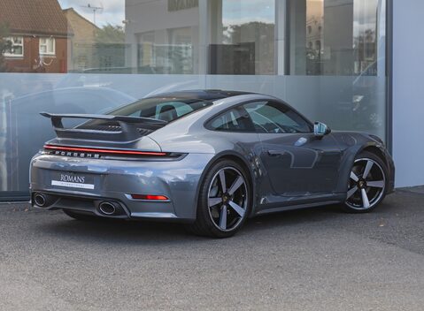 Porsche 911 Carrera (992.2) 4