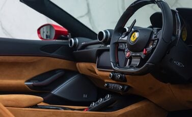 Ferrari Portofino M 16