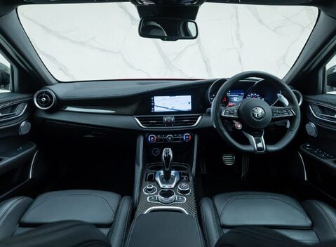 Alfa Romeo Giulia QUADRIFOGLIO 21