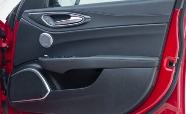 Alfa Romeo Giulia QUADRIFOGLIO 27