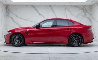 Alfa Romeo Giulia QUADRIFOGLIO 5