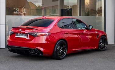 Alfa Romeo Giulia QUADRIFOGLIO 4