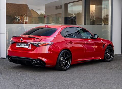 Alfa Romeo Giulia QUADRIFOGLIO 4
