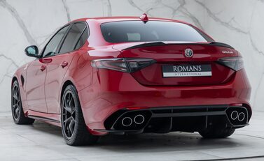 Alfa Romeo Giulia QUADRIFOGLIO 10