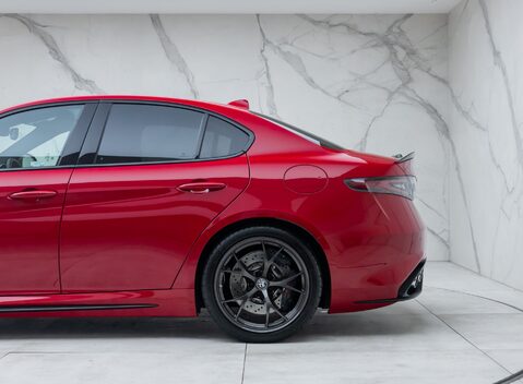 Alfa Romeo Giulia QUADRIFOGLIO 40
