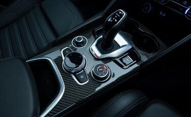 Alfa Romeo Giulia QUADRIFOGLIO 26