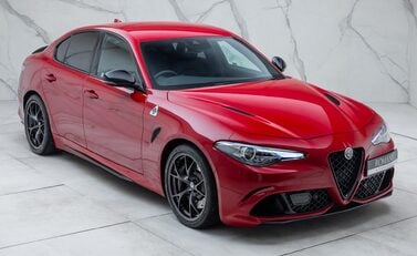 Alfa Romeo Giulia QUADRIFOGLIO 11