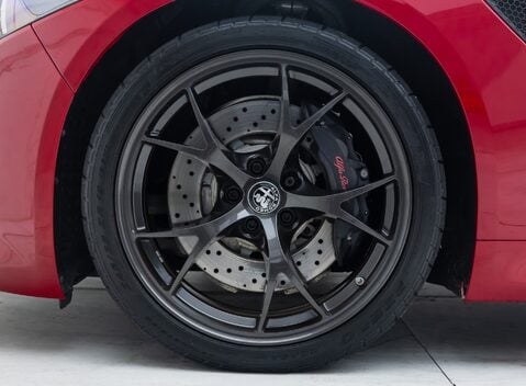 Alfa Romeo Giulia QUADRIFOGLIO 30