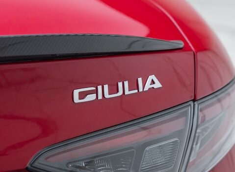 Alfa Romeo Giulia QUADRIFOGLIO 37