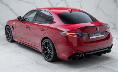 Alfa Romeo Giulia QUADRIFOGLIO 12