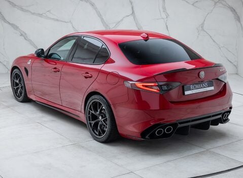 Alfa Romeo Giulia QUADRIFOGLIO 12