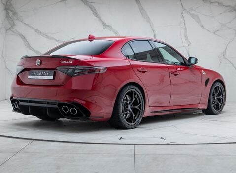 Alfa Romeo Giulia QUADRIFOGLIO 6