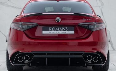 Alfa Romeo Giulia QUADRIFOGLIO 8