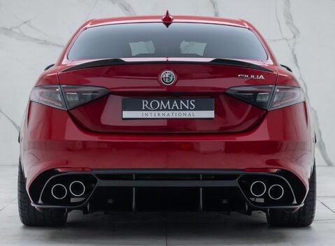 Alfa Romeo Giulia QUADRIFOGLIO 8