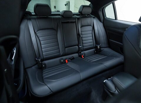 Alfa Romeo Giulia QUADRIFOGLIO 17