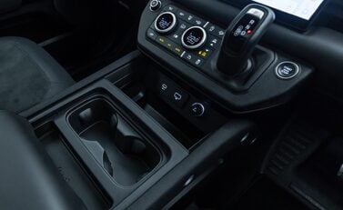 Land Rover Defender 110 V8 CARPATHIAN EDITION Urban 27