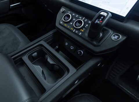 Land Rover Defender 110 V8 CARPATHIAN EDITION Urban 27