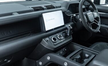 Land Rover Defender 110 V8 CARPATHIAN EDITION Urban 20