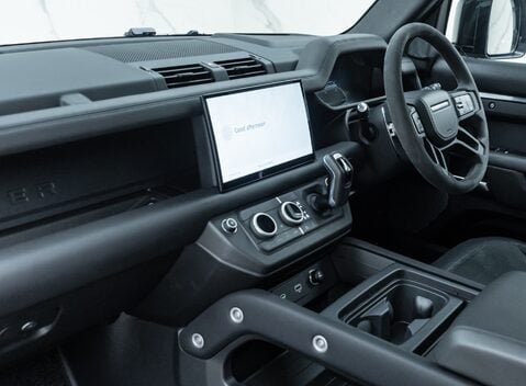 Land Rover Defender 110 V8 CARPATHIAN EDITION Urban 20