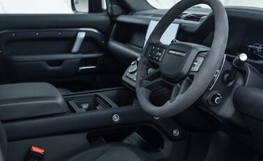 Land Rover Defender 110 V8 CARPATHIAN EDITION Urban 13