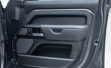 Land Rover Defender 110 V8 CARPATHIAN EDITION Urban 29