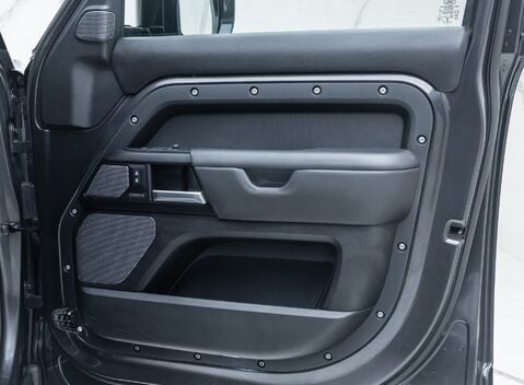 Land Rover Defender 110 V8 CARPATHIAN EDITION Urban 29