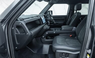 Land Rover Defender 110 V8 CARPATHIAN EDITION Urban 19