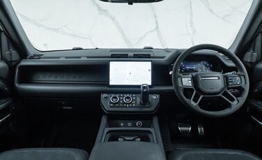 Land Rover Defender 110 V8 CARPATHIAN EDITION Urban 21