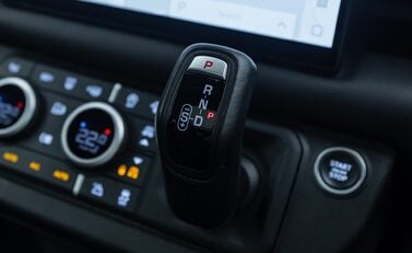 Land Rover Defender 110 V8 CARPATHIAN EDITION Urban 26