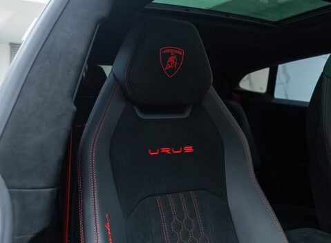 Lamborghini Urus PERFORMANTE 16