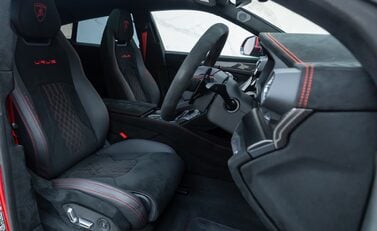 Lamborghini Urus PERFORMANTE 14