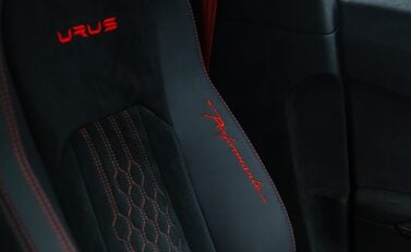 Lamborghini Urus PERFORMANTE 15
