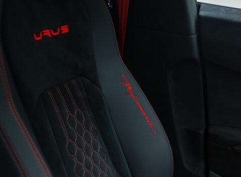Lamborghini Urus PERFORMANTE 15