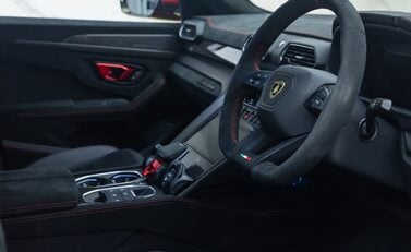 Lamborghini Urus PERFORMANTE 13