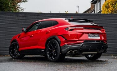 Lamborghini Urus PERFORMANTE 4