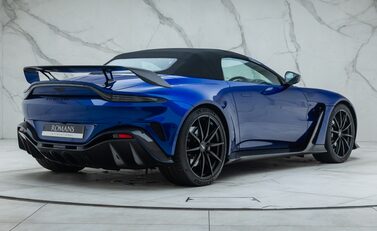 Aston Martin V12 Vantage ROADSTER 8