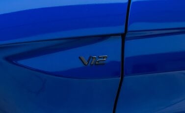 Aston Martin V12 Vantage ROADSTER 36