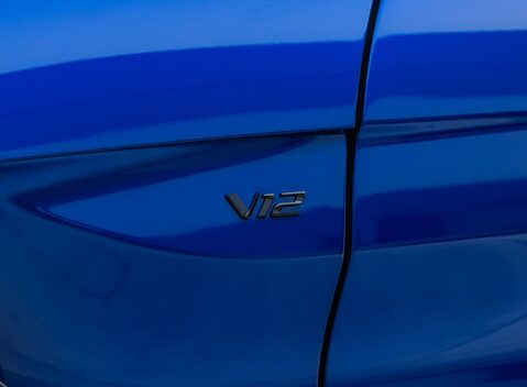 Aston Martin V12 Vantage ROADSTER 36