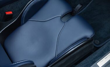 Aston Martin V12 Vantage ROADSTER 18