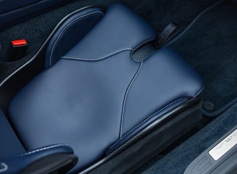 Aston Martin V12 Vantage ROADSTER 18