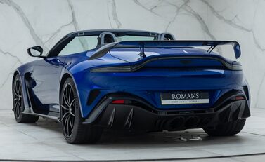 Aston Martin V12 Vantage ROADSTER 13